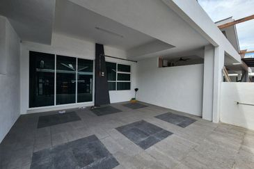 TASEK AVENUE RESIDENT