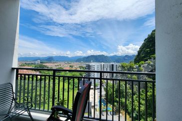 THE COVE HILLSIDE RESIDENCE