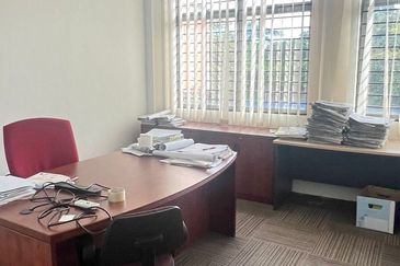 Bandar puteri Puchong 1st floor office for rent