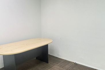 Bandar puteri Puchong 1st floor office for rent