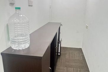 Bandar puteri Puchong 1st floor office for rent