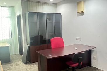 Bandar puteri Puchong 1st floor office for rent