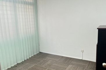 Bandar puteri Puchong 1st floor office for rent