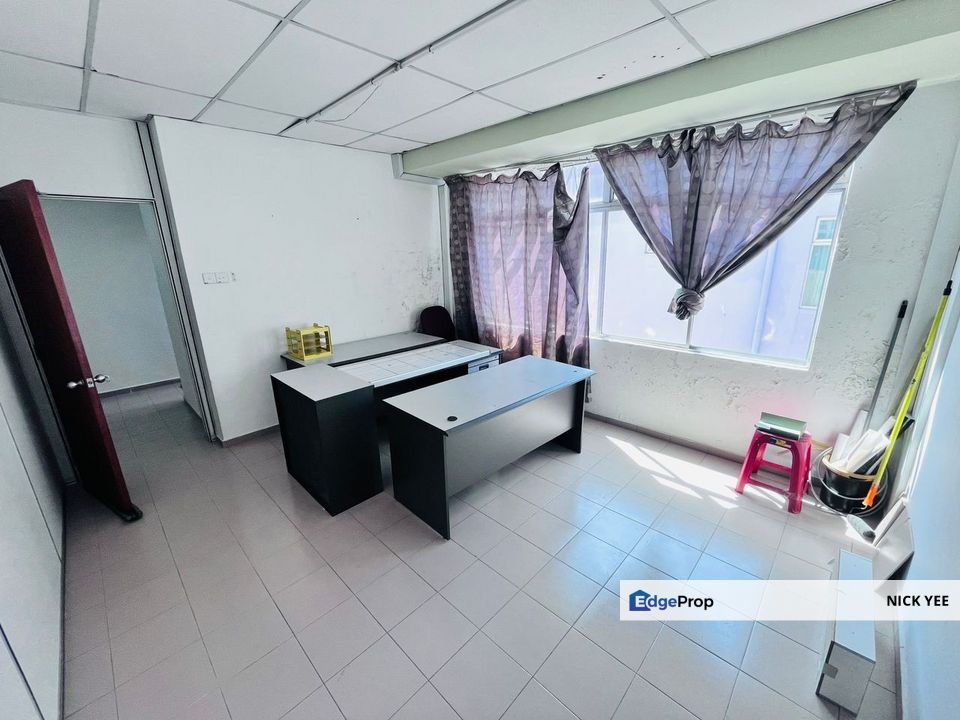 3 Storey Shop Good Location 4 Business, Johor, 