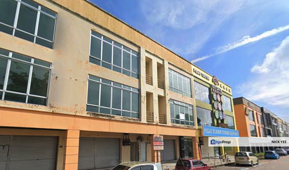 3 Storey Shop Good Location 4 Business, Johor, 