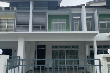 Jalan Rimbun near Horizon Hill / Bukit indah