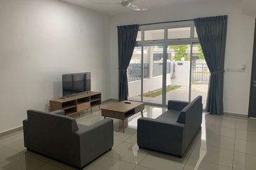 Jalan Rimbun near Horizon Hill / Bukit indah