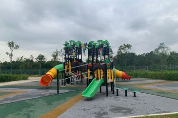 Jalan Rimbun near Horizon Hill / Bukit indah