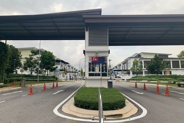 Jalan Rimbun near Horizon Hill / Bukit indah