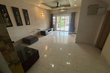 MURAH! Double Storey Terrace Bukit Subang