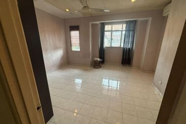 MURAH! Double Storey Terrace Bukit Subang