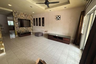 MURAH! Double Storey Terrace Bukit Subang