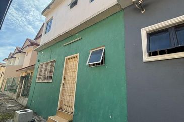 MURAH! Double Storey Terrace Bukit Subang