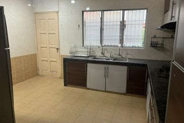 MURAH! Double Storey Terrace Bukit Subang