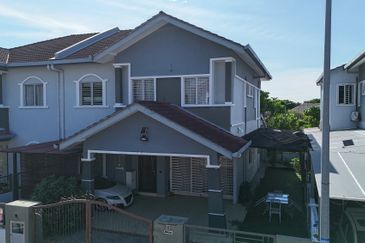Renovated Full-Furnished 2 Storey 𝐒𝐞𝐦𝐢-𝐃 
