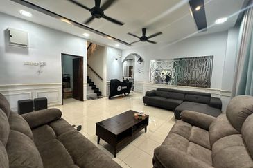 Renovated Full-Furnished 2 Storey 𝐒𝐞𝐦𝐢-𝐃 