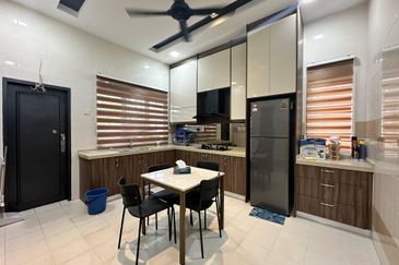 Renovated Full-Furnished 2 Storey 𝐒𝐞𝐦𝐢-𝐃 