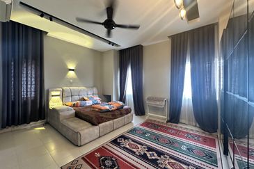 Renovated Full-Furnished 2 Storey 𝐒𝐞𝐦𝐢-𝐃 