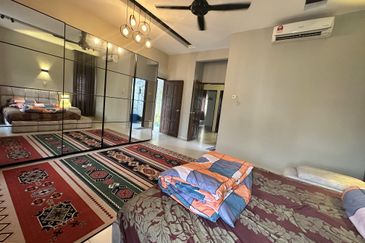 Renovated Full-Furnished 2 Storey 𝐒𝐞𝐦𝐢-𝐃 