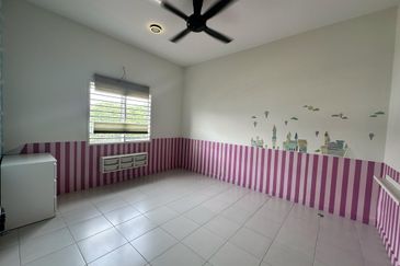 Renovated Full-Furnished 2 Storey 𝐒𝐞𝐦𝐢-𝐃 