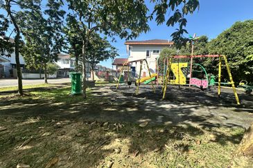 Renovated Full-Furnished 2 Storey 𝐒𝐞𝐦𝐢-𝐃 