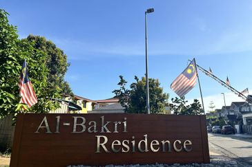 Renovated Full-Furnished 2 Storey 𝐒𝐞𝐦𝐢-𝐃 