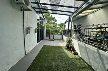 Renovated Full-Furnished 2 Storey 𝐒𝐞𝐦𝐢-𝐃 