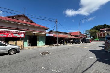 Bazaar Kambri Parit untuk Dijual