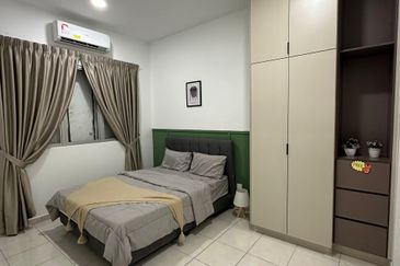 FULL LOAN BOOKING 1K FREEHOLD BALCONY SWIMMING POOL Alam Sari Condo