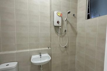 FULL LOAN BOOKING 1K FREEHOLD BALCONY SWIMMING POOL Alam Sari Condo