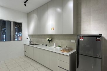 FULL LOAN BOOKING 1K FREEHOLD BALCONY SWIMMING POOL Alam Sari Condo