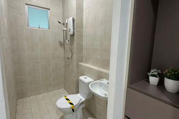 FULL LOAN BOOKING 1K FREEHOLD BALCONY SWIMMING POOL Alam Sari Condo