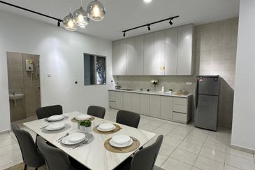 FULL LOAN BOOKING 1K FREEHOLD BALCONY SWIMMING POOL Alam Sari Condo