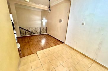 Jalan Suasana, Bandar Tun Hussein Onn