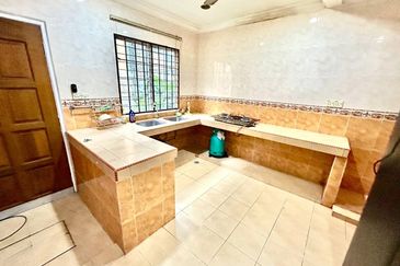 Jalan Suasana, Bandar Tun Hussein Onn