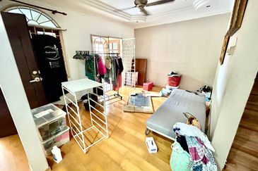 Jalan Suasana, Bandar Tun Hussein Onn