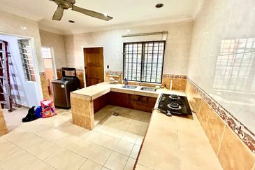 Jalan Suasana, Bandar Tun Hussein Onn