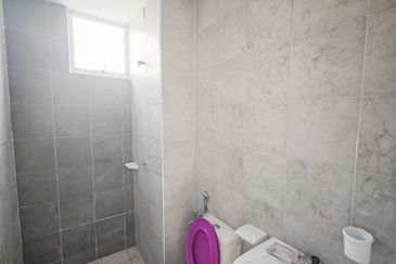 Residensi prima falim for rent basic condition gated and guarded