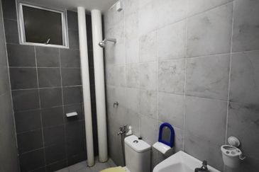 Residensi prima falim for rent basic condition gated and guarded