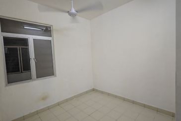 Residensi prima falim for rent basic condition gated and guarded