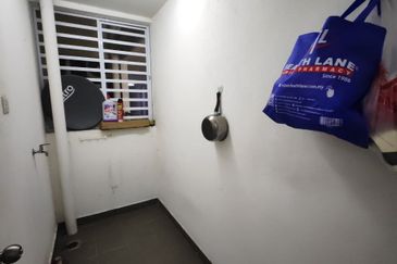 Residensi prima falim for rent basic condition gated and guarded