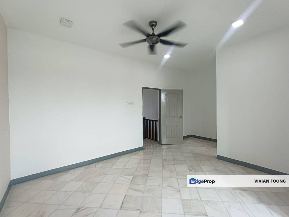 Taman Kledang Suria, Menglembu, Perak for rent basic condition well maintain menglembu aeon big ipoh town, Perak, Menglembu