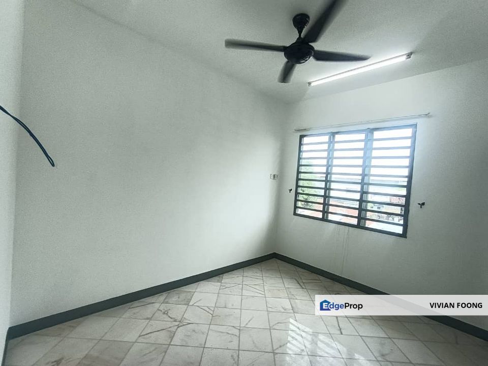 Taman Kledang Suria, Menglembu, Perak for rent basic condition well maintain menglembu aeon big ipoh town, Perak, Menglembu