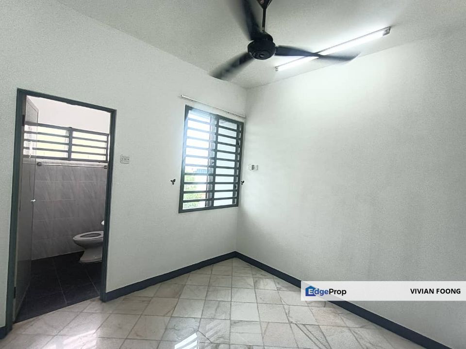 Taman Kledang Suria, Menglembu, Perak for rent basic condition well maintain menglembu aeon big ipoh town, Perak, Menglembu