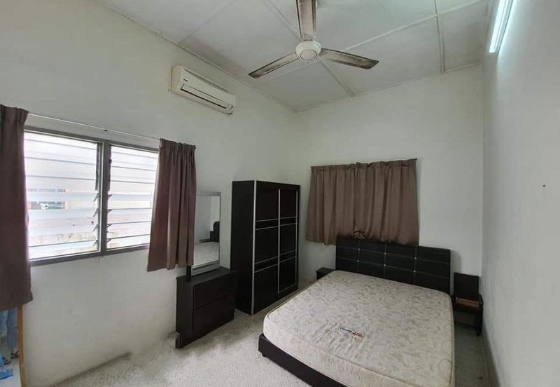 OFF JALAN PASIR PUTEH