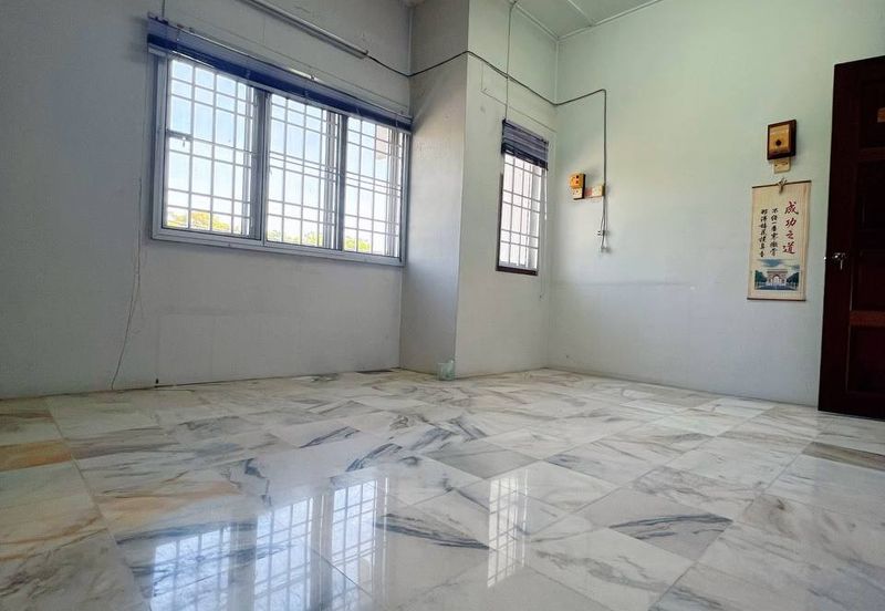  Batu Gajah, Batu Gajah, Perak, Double Storey House Corner Unit, For Sale,  Facing South, Kitchen extended, peaceful living environment. 