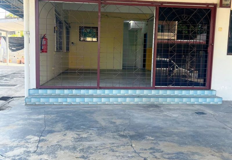  Batu Gajah, Batu Gajah, Perak, Double Storey House Corner Unit, For Sale,  Facing South, Kitchen extended, peaceful living environment. 