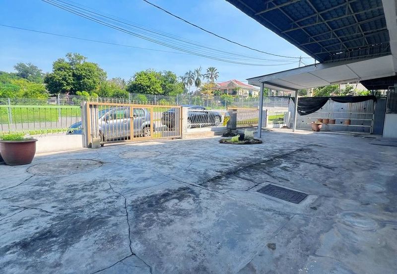  Batu Gajah, Batu Gajah, Perak, Double Storey House Corner Unit, For Sale,  Facing South, Kitchen extended, peaceful living environment. 