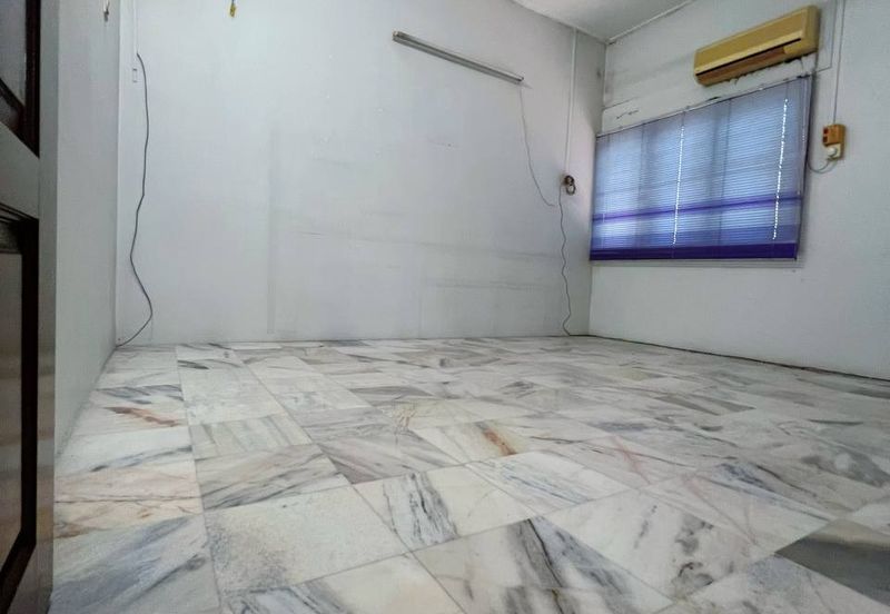  Batu Gajah, Batu Gajah, Perak, Double Storey House Corner Unit, For Sale,  Facing South, Kitchen extended, peaceful living environment. 