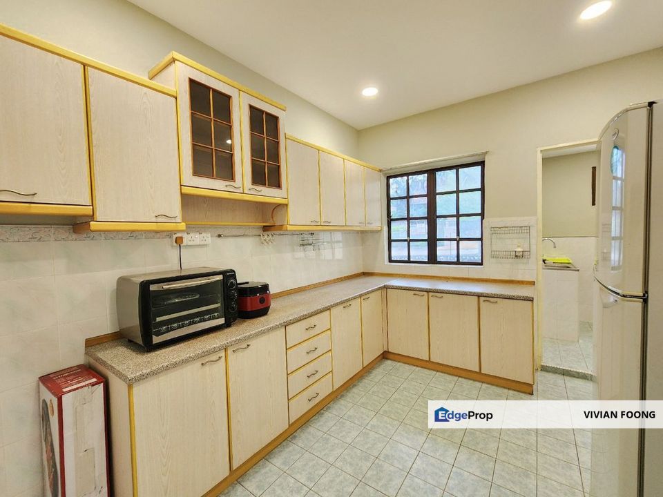 Meru Valley golf resort town house for rent fully furnished gated and guarded facilities peaceful living, Perak, Ipoh